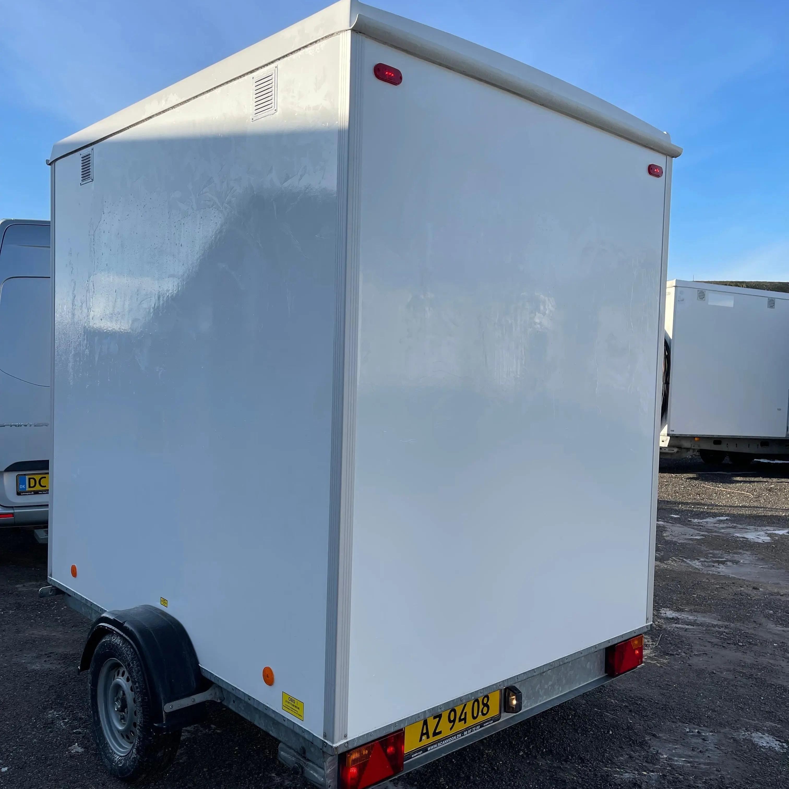 Salernis- og baðvagn 240 – með kvarnsalerni