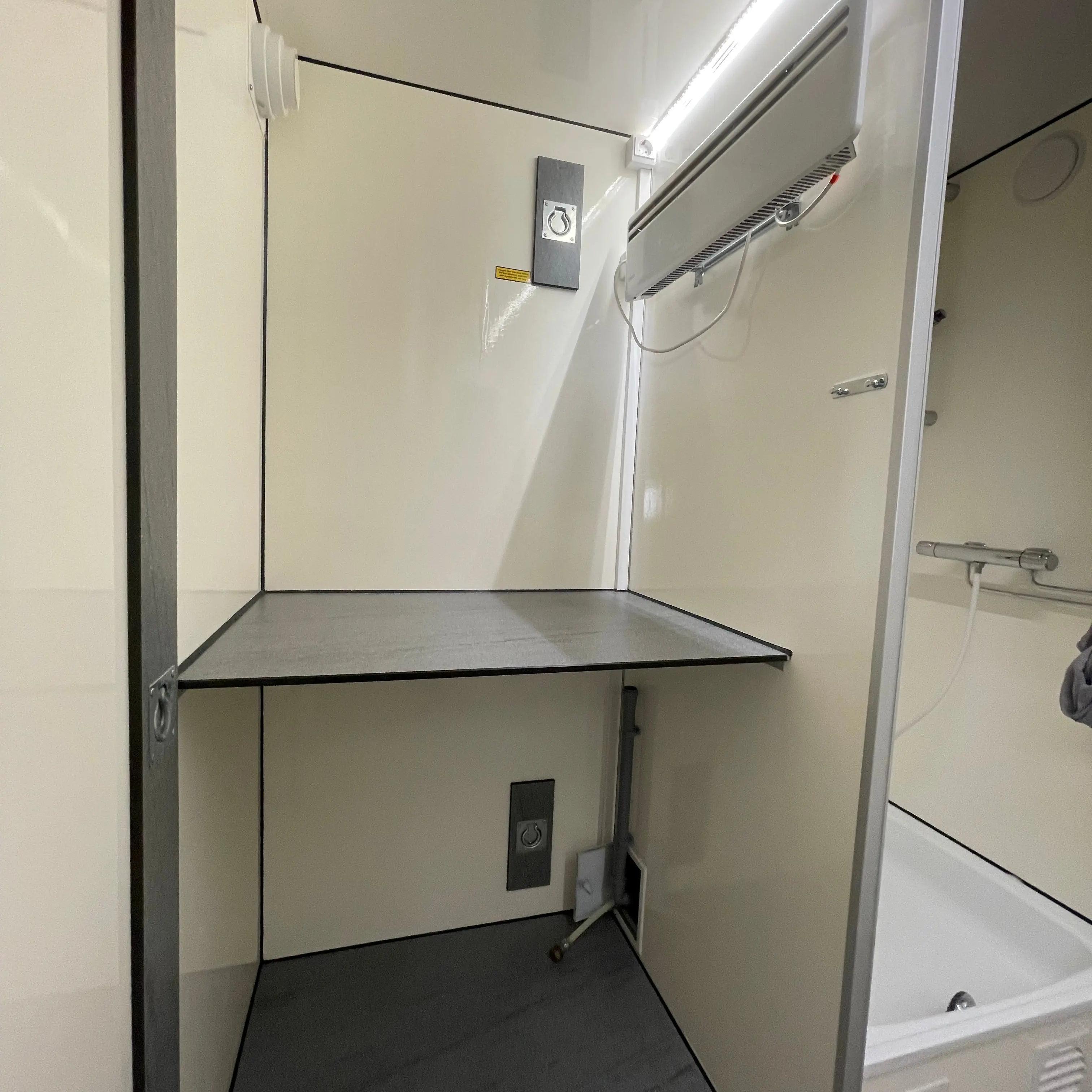 Salernis- og baðvagn 240 – með kvarnsalerni